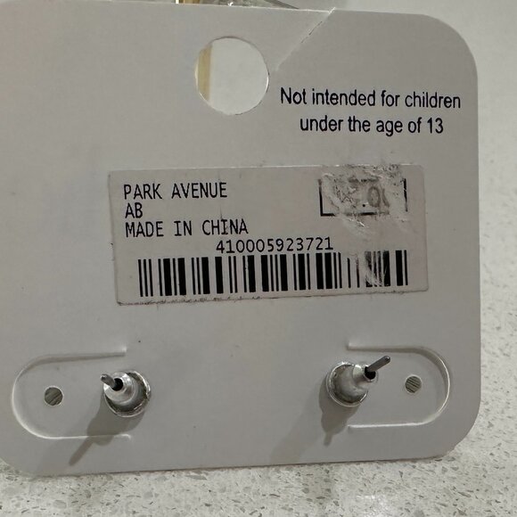 CHARMING CHARLIE Park Avenue Stud Earrings - Picture 3 of 3